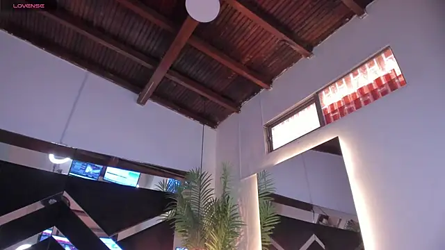 emily-fox online show from February 15, 2025, 5:28 pm