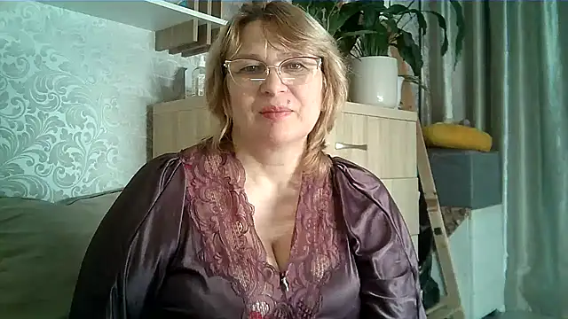 Snapshot of Aline_LoveFlowers chatting on December 13, 2025, 9:53 pm Aline LoveFlowers online show from December 13, 2025, 9:53 pm