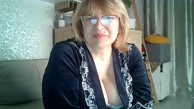 Snapshot of Aline_LoveFlowers chatting on January 12, 2026, 9:31 pm Aline LoveFlowers online show from January 12, 2026, 9:31 pm