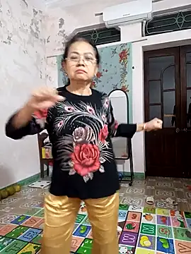 Hotestlove online show from November 24, 2025, 2:39 pm