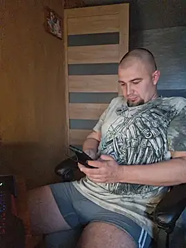Snapshot of Foxyshaved chatting on October 3, 2025, 5:15 am Foxyshaved online show from October 3, 2025, 5:15 am