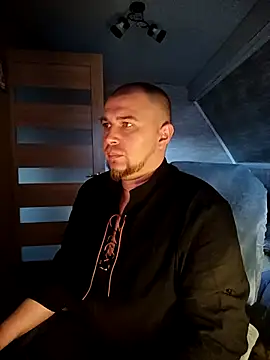 Foxyshaved online show from April 6, 2026, 4:57 am