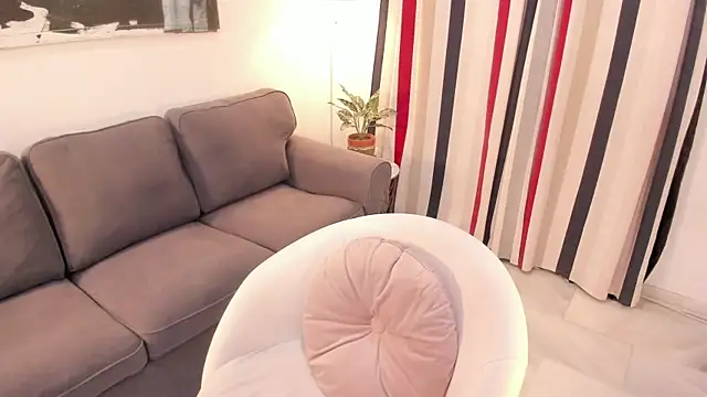 Snapshot of Raychell_Black chatting on October 19, 2025, 2:29 pm Raychell Black online show from October 19, 2025, 2:29 pm