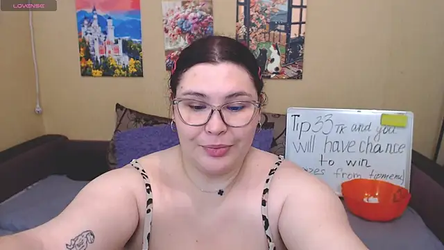 JuliaKeln online show from July 13, 2026, 3:04 pm