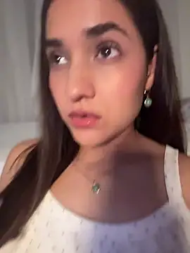 CuteeRose online show from May 10, 2026, 3:28 pm