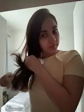 CuteeRose online show from May 14, 2026, 11:39 am