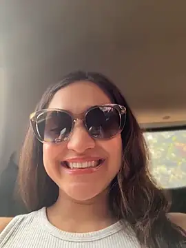 CuteeRose online show from May 19, 2026, 4:02 pm