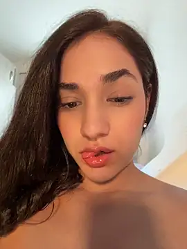 CuteeRose online show from May 28, 2026, 5:43 pm