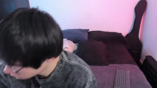 Aventure Twinks online show from December 3, 2025, 5:11 pm