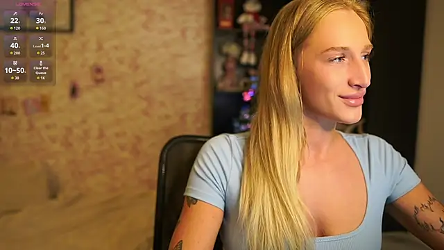 Snapshot of Nicolette__Shea_ chatting on December 15, 2025, 9:24 am Nicolette Shea online show from December 15, 2025, 9:24 am