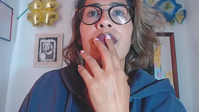 fantasty nylon online show from December 17, 2024, 7:59 pm