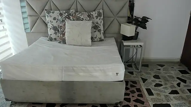 nina pons online show from October 14, 2025, 9:04 pm