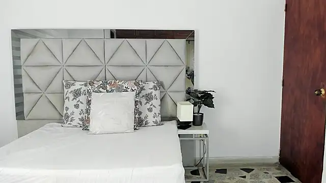 nina pons online show from October 24, 2025, 10:39 pm