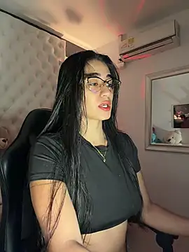 Snapshot of ZarahEvans chatting on February 5, 2026, 9:30 pm ZarahEvans online show from February 5, 2026, 9:30 pm