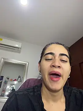 Snapshot of ZarahEvans chatting on February 7, 2026, 10:02 pm ZarahEvans online show from February 7, 2026, 10:02 pm