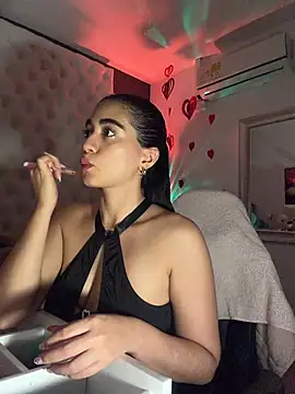 Snapshot of ZarahEvans chatting on February 19, 2026, 8:38 pm ZarahEvans online show from February 19, 2026, 8:38 pm