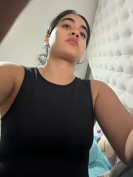 Snapshot of ZarahEvans chatting on March 4, 2026, 10:27 pm ZarahEvans online show from March 4, 2026, 10:27 pm