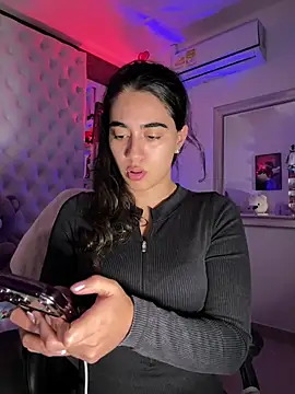 Snapshot of ZarahEvans chatting on March 11, 2026, 9:43 pm ZarahEvans online show from March 11, 2026, 9:43 pm