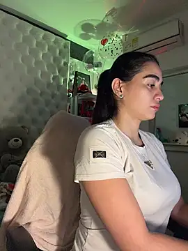 Snapshot of ZarahEvans chatting on March 27, 2026, 9:03 pm ZarahEvans online show from March 27, 2026, 9:03 pm