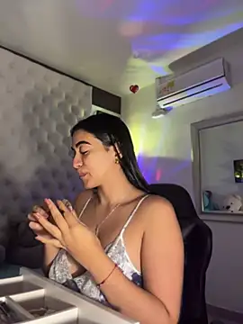 Snapshot of ZarahEvans chatting on July 2, 2026, 9:32 pm ZarahEvans online show from July 2, 2026, 9:32 pm