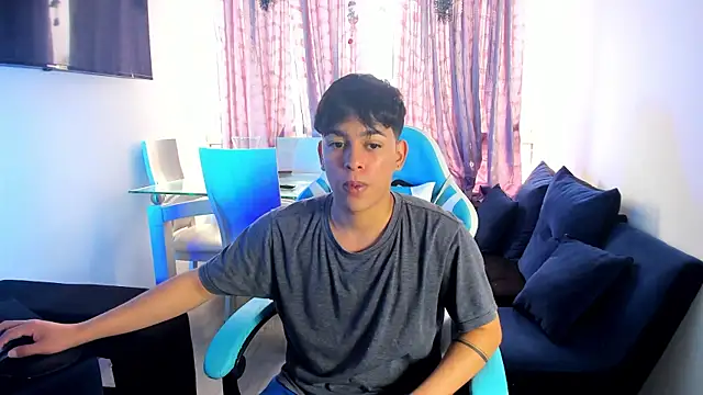 Snapshot of Franco_Rizzo_ chatting on February 3, 2025, 8:24 pm Franco Rizzo online show from February 3, 2025, 8:24 pm