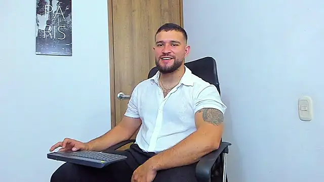 Snapshot of AndrewDiaz chatting on September 25, 2025, 5:44 am AndrewDiaz online show from September 25, 2025, 5:44 am