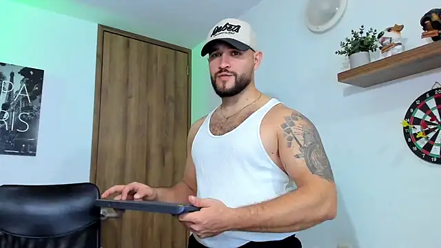 Snapshot of AndrewDiaz chatting on October 10, 2025, 4:44 am AndrewDiaz online show from October 10, 2025, 4:44 am