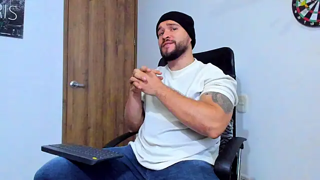 Snapshot of AndrewDiaz chatting on October 11, 2025, 4:12 am AndrewDiaz online show from October 11, 2025, 4:12 am