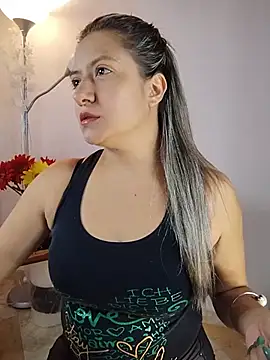 valeriahunter1 online show from August 3, 2026, 10:13 pm