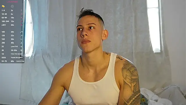 Snapshot of Muscle_King_Cum chatting on November 22, 2025, 3:33 pm Muscle King Cum online show from November 22, 2025, 3:33 pm