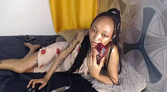 Snapshot of Candiey001 chatting on December 16, 2024, 6:38 pm Candiey001 online show from December 16, 2024, 6:38 pm