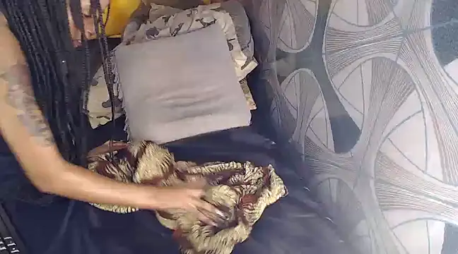 Snapshot of Candiey001 chatting on December 19, 2024, 11:35 pm Candiey001 online show from December 19, 2024, 11:35 pm