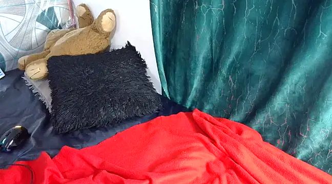 Snapshot of Candiey001 chatting on February 25, 2025, 10:18 pm Candiey001 online show from February 25, 2025, 10:18 pm