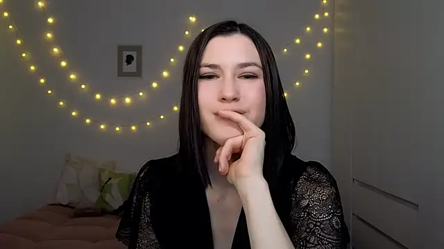 AliciaNewell online show from May 20, 2026, 9:15 am