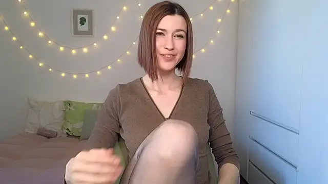 Snapshot of AliciaNewell chatting on June 23, 2026, 4:32 am AliciaNewell online show from June 23, 2026, 4:32 am