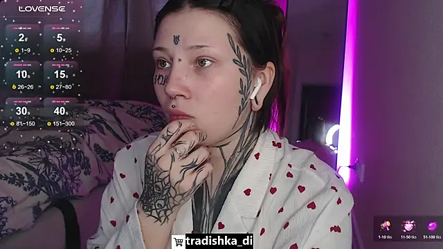 Snapshot of tradishka chatting on December 3, 2025, 10:35 am tradishka online show from December 3, 2025, 10:35 am