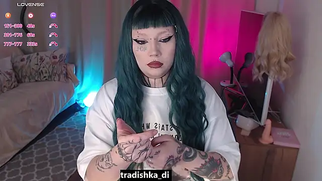 Snapshot of tradishka chatting on February 1, 2026, 3:43 pm tradishka online show from February 1, 2026, 3:43 pm