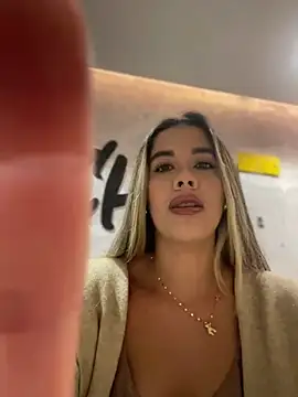 Snapshot of Emilia_Bakerr chatting on December 27, 2024, 4:21 pm Emilia Bakerr online show from December 27, 2024, 4:21 pm