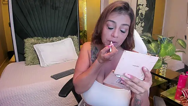 MrsFoucher online show from June 19, 2026, 9:29 pm