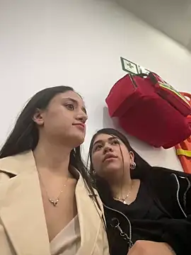 Snapshot of _Caroliinee_ chatting on January 28, 2025, 7:21 pm Caroliinee online show from January 28, 2025, 7:21 pm