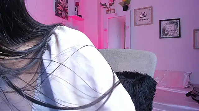 Snapshot of _Caroliinee_ chatting on January 29, 2025, 1:27 am Caroliinee online show from January 29, 2025, 1:27 am