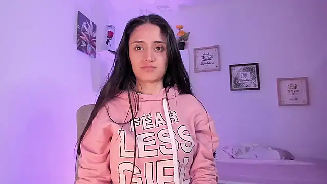 Snapshot of _Caroliinee_ chatting on February 16, 2025, 1:58 am Caroliinee online show from February 16, 2025, 1:58 am