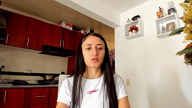 Snapshot of _Caroliinee_ chatting on February 27, 2025, 6:31 pm Caroliinee online show from February 27, 2025, 6:31 pm