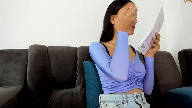 Snapshot of _Caroliinee_ chatting on March 6, 2025, 4:28 pm Caroliinee online show from March 6, 2025, 4:28 pm