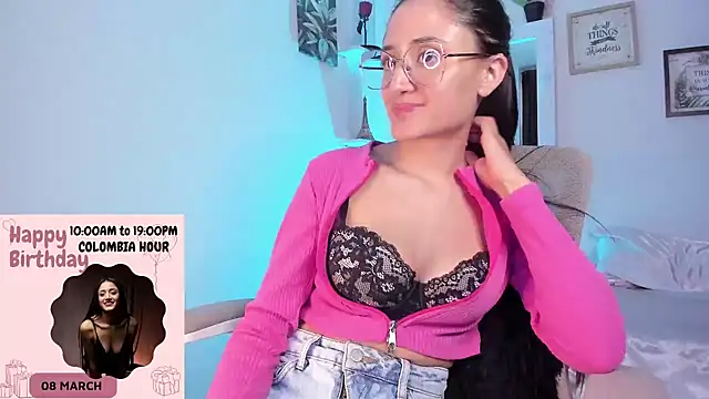 Snapshot of _Caroliinee_ chatting on March 7, 2025, 10:21 pm Caroliinee online show from March 7, 2025, 10:21 pm