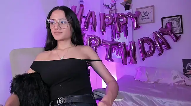 Snapshot of _Caroliinee_ chatting on March 11, 2025, 9:15 pm Caroliinee online show from March 11, 2025, 9:15 pm