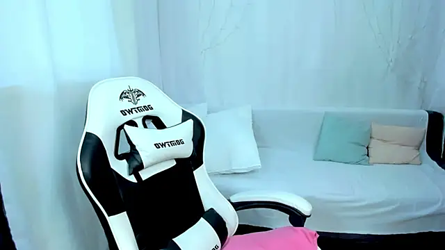 Lily Daviss online show from April 12, 2026, 3:55 am