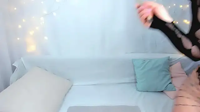 Lily Daviss online show from April 17, 2026, 2:36 am