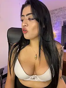 Snapshot of lucianaroy chatting on December 6, 2024, 8:07 pm lucianaroy online show from December 6, 2024, 8:07 pm
