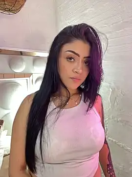 Snapshot of lucianaroy chatting on February 15, 2025, 12:59 am lucianaroy online show from February 15, 2025, 12:59 am